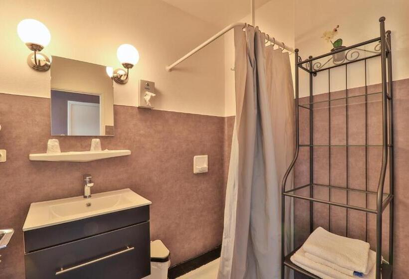 Номер Стандарт, Hôtel Les Flots Bleus