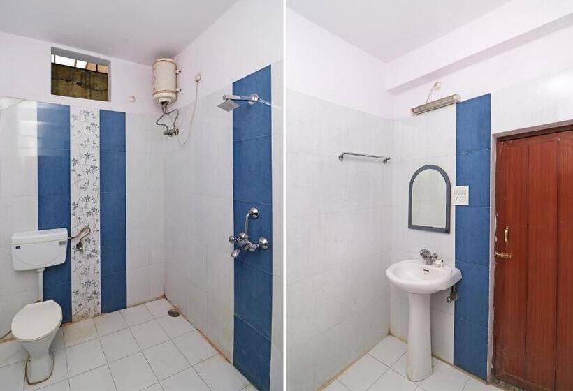 Quarto Triplo Clássico, Oyo 12775 Bharat Plaza