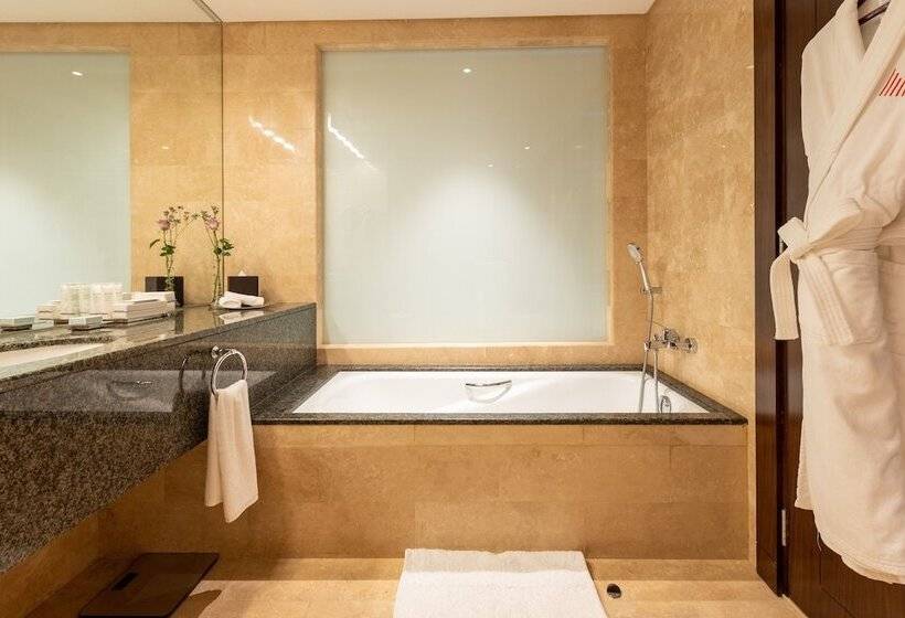 Quarto Club, Grand Millennium Al Wahda Hotel And Executive Apartments Abu Dhabi
