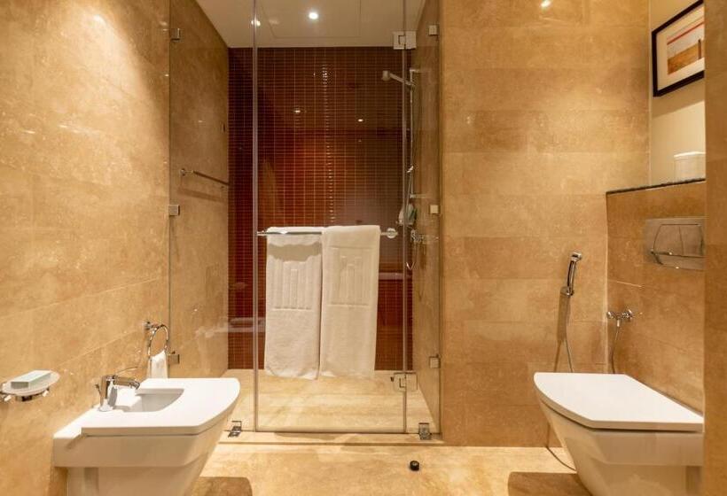 Quarto Clube Cama King, Grand Millennium Al Wahda Hotel And Executive Apartments Abu Dhabi