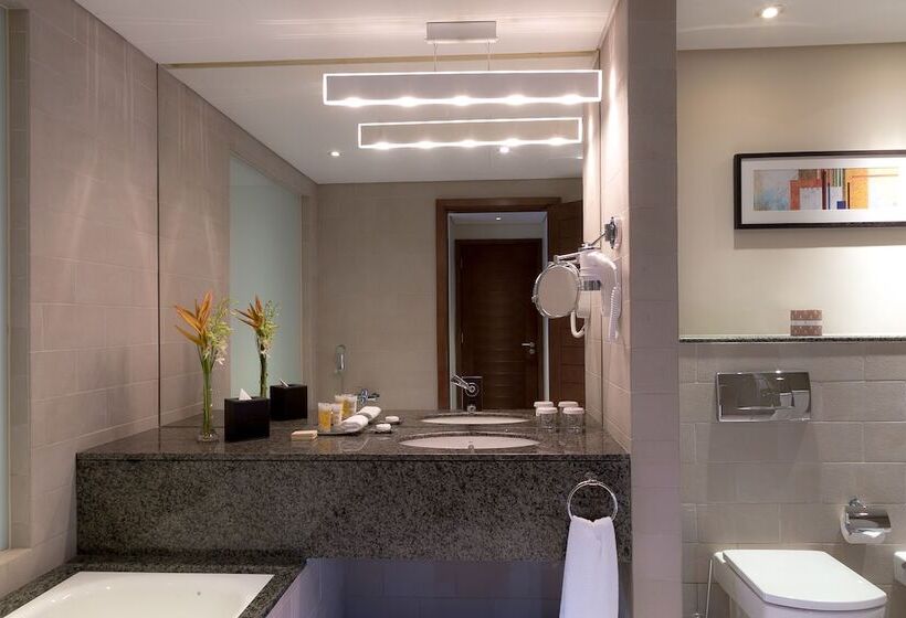 Quarto Club, Grand Millennium Al Wahda Hotel And Executive Apartments Abu Dhabi