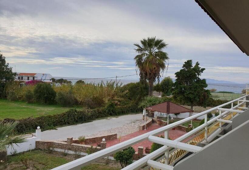 Номер Стандарт Вид на Море, Asterias Bay Theologos