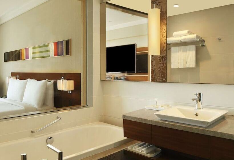 스탠다드 룸 킹사이즈 침대, Hilton Chennai
