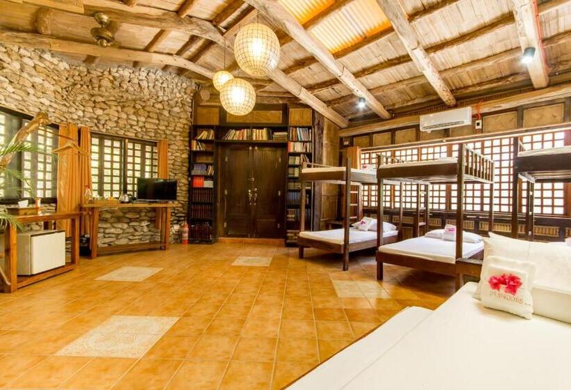 패밀리 방갈로, Oldwoods By The Sea Nature Resort   Pangasinan