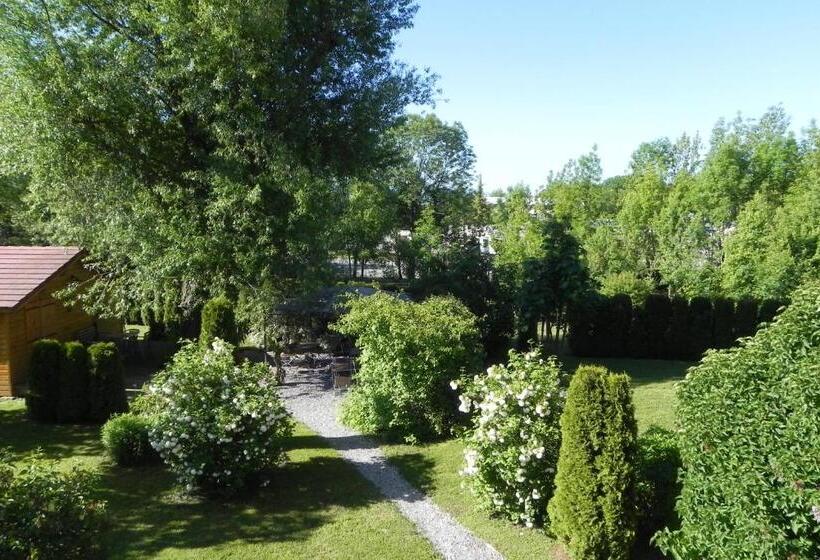 Апартаменты 1 Спальня Вид на Сад, à La Petite Maison
