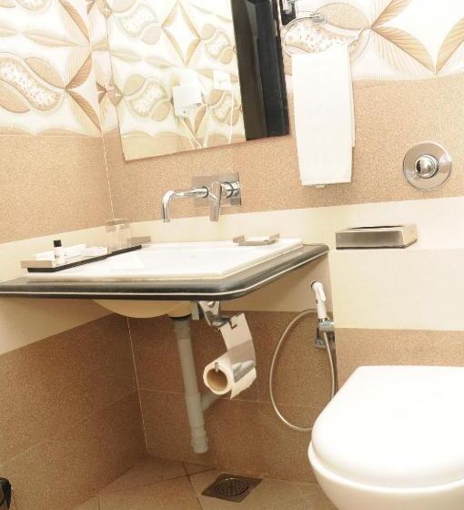スーペリアースイート, Madhuvan Suites By Blues