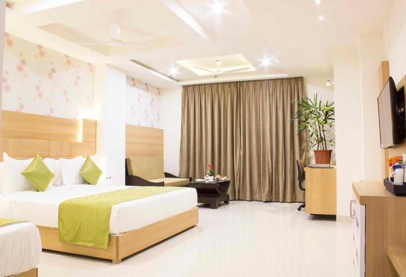 スーペリアースイート, Madhuvan Suites By Blues