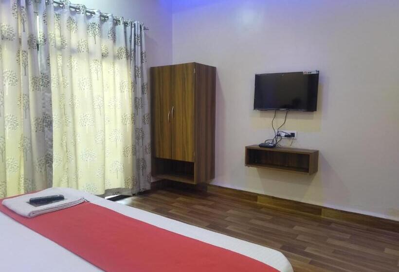 Номер Deluxe, Rest Inn Pune