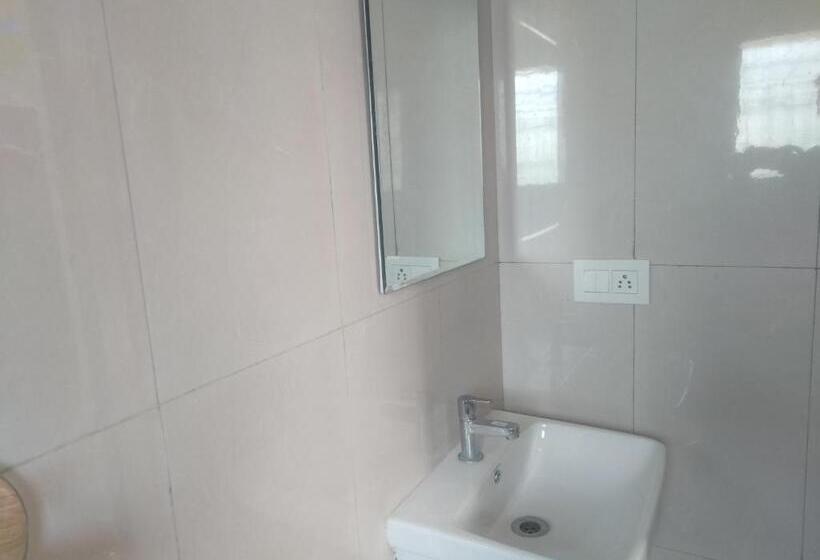 Номер Deluxe, Rest Inn Pune