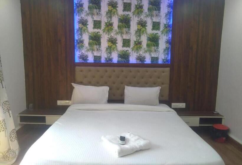 Номер Deluxe, Rest Inn Pune