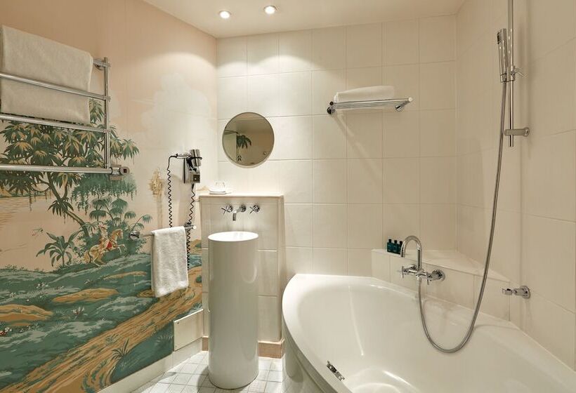 Номер Deluxe, Hôtel Du Petit Moulin, Haute Couture Hotel By Lacroix
