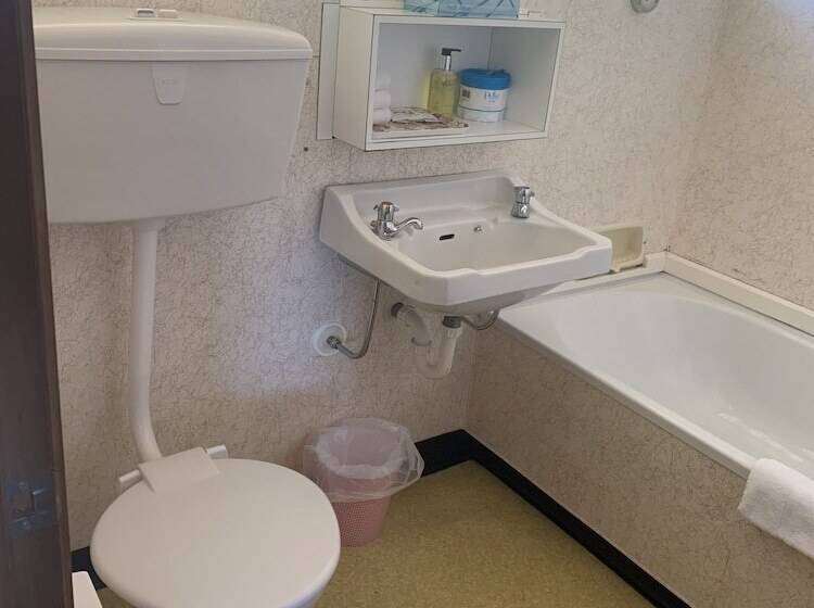 إستوديو قياسى, Manapouri Lakeview Motor Inn