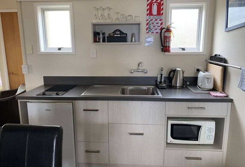 إستوديو قياسى, Manapouri Lakeview Motor Inn