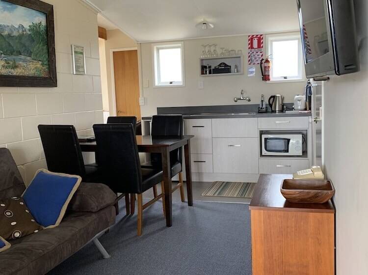 Студия Стандарт, Manapouri Lakeview Motor Inn