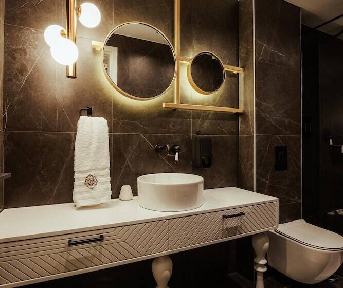Suite Queen Bed, Espero Royal Stay