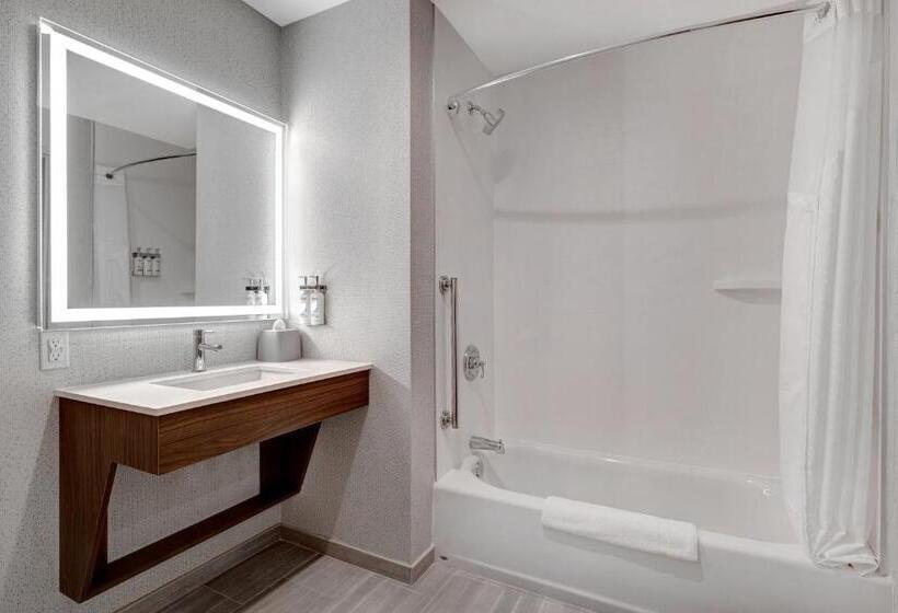 Стандартный Номер Кровать Кинг, Holiday Inn Express & Suites   Glendale Downtown