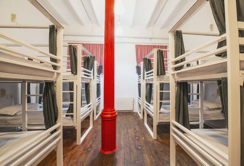 Bed in Shared Room with Shared Bathroom, Safestay Barcelona Gothic