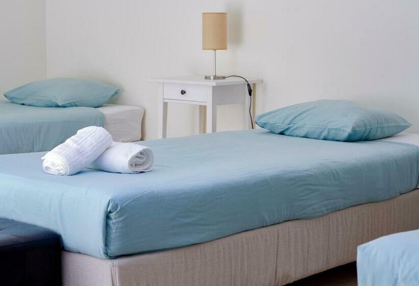 标准三人间, Peniche Surfcamp Hostel