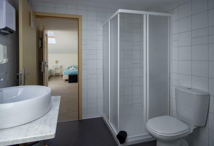Standard Triple Room, Peniche Surfcamp Hostel