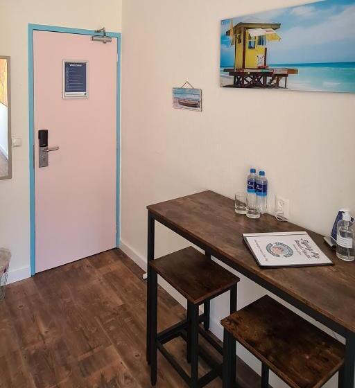 Номер Стандарт, The Flying Pig Beach Hostel