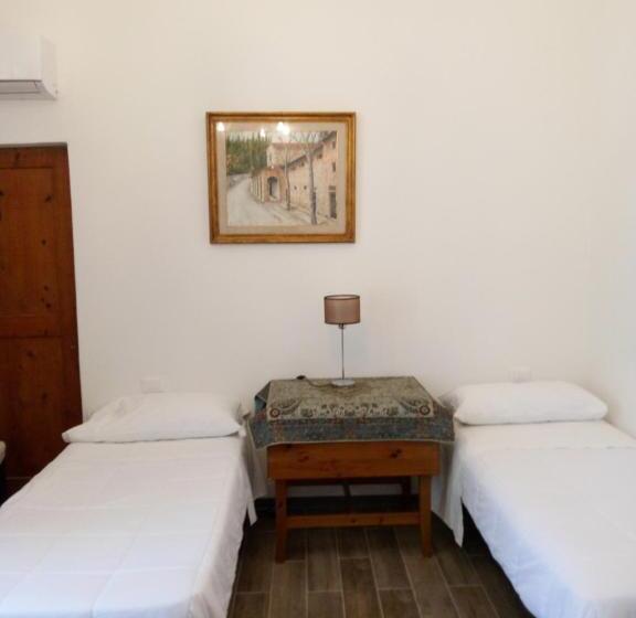 Стандартный внешний трехместный номер с ванной комнатой, Notte Rosa Suites & Relax