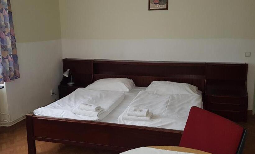 标准三人间, The Z Accommodation
