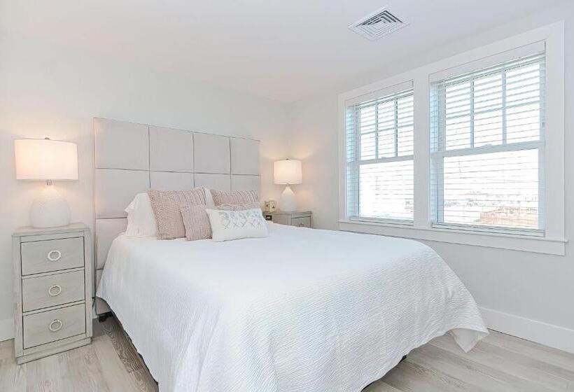 Люкс Deluxe Вид на Море, Harbourtown Suites On Plymouth Harbor