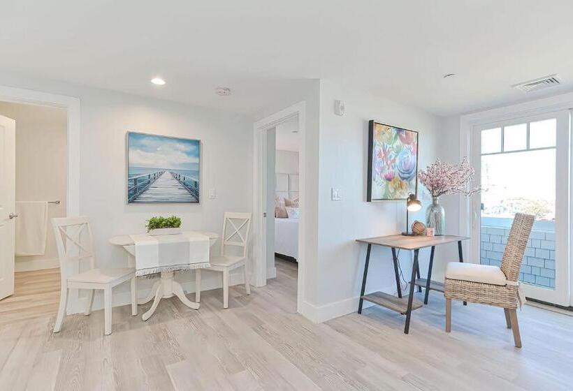Люкс Deluxe Вид на Море, Harbourtown Suites On Plymouth Harbor