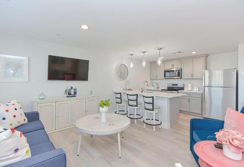 Люкс Deluxe Вид на Море, Harbourtown Suites On Plymouth Harbor