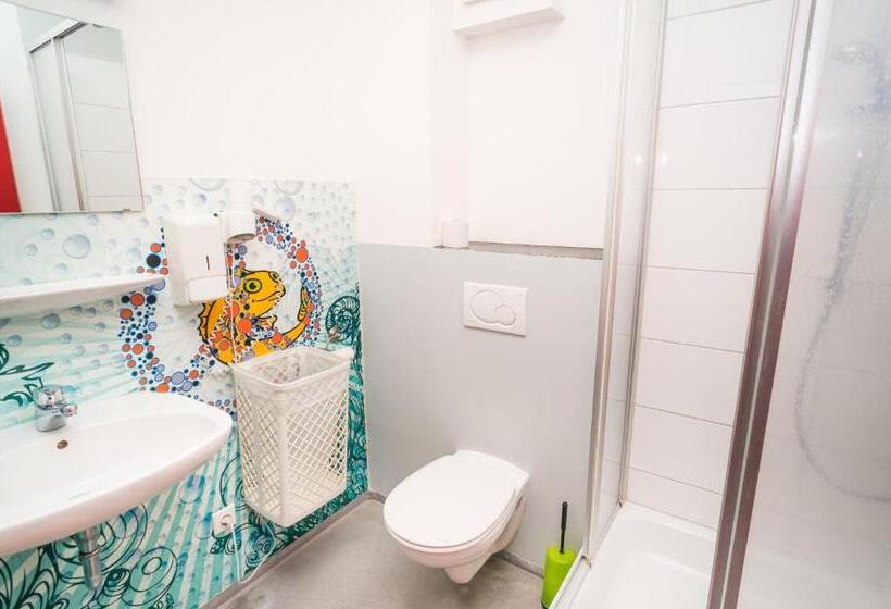 标准单人间, Babelfish Hostel