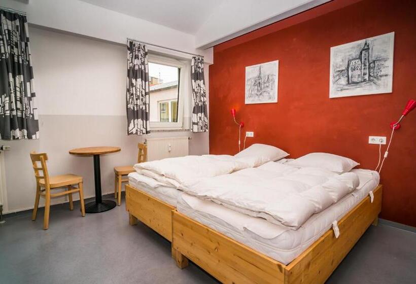 标准间, Babelfish Hostel