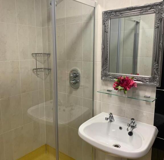 Апартаменты 2 Спальни, Lanigan S Accommodation
