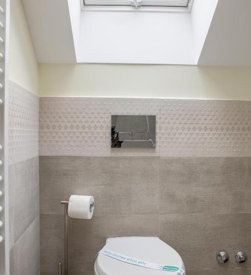 1 Bedroom Penthouse Apartment, City Rooms