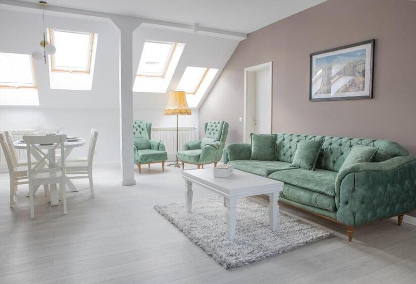 1 Bedroom Penthouse Apartment, City Rooms