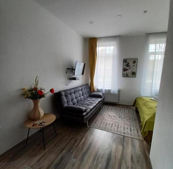 Quarto Estandar, Adamkó Borkert Ház
