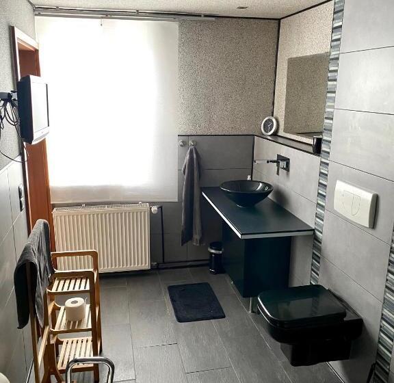Номер Deluxe, Zur Auguststadt