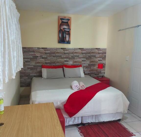 Номер Стандарт, Hlophe S Place