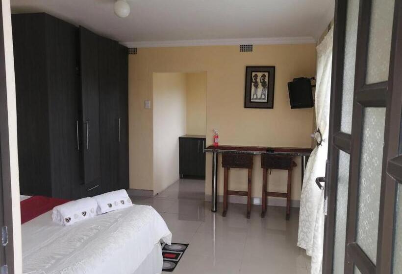 Escritório Estándar, Hlophe S Place