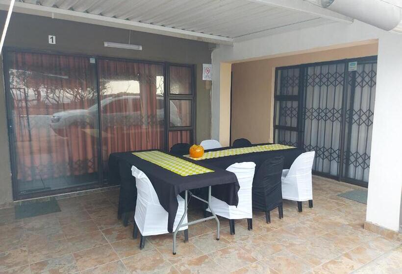 Escritório Deluxe, Hlophe S Place