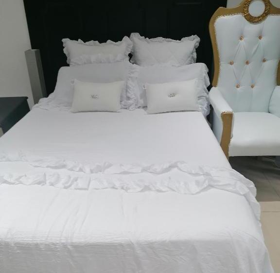 标准间, Lytton Cresent B&b