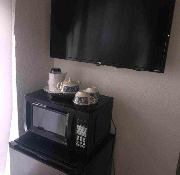 סטודיו דלוקס, Private Studio In Little Havana