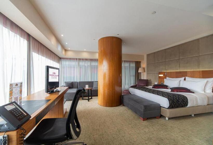 带大床的小型套房, Crowne Plaza Istanbul Harbiye, An Ihg