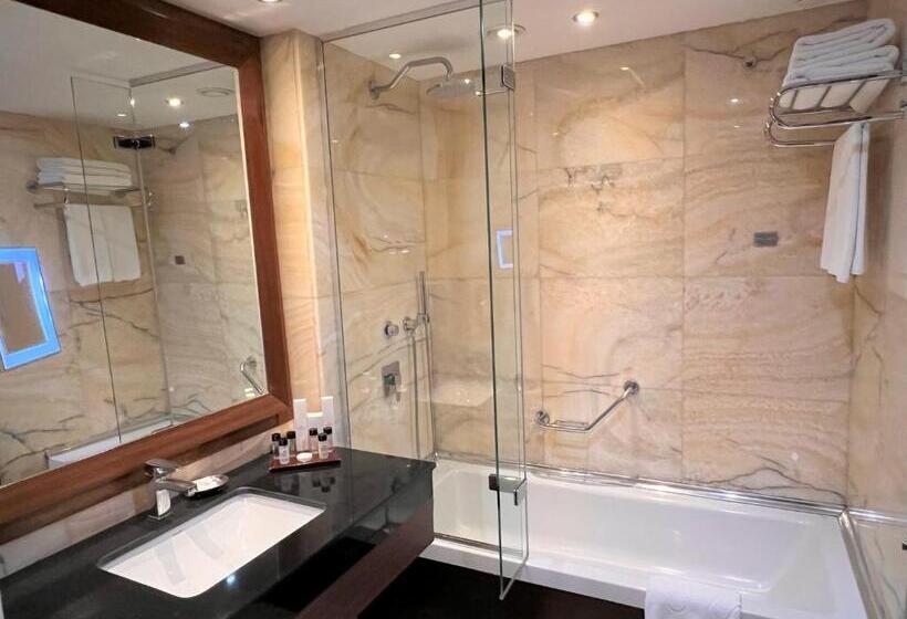 带大床的标准间, Crowne Plaza Istanbul Harbiye, An Ihg