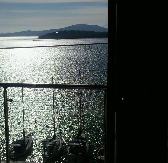 Номер Стандарт Вид на Море, Kipseli