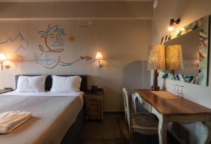 Комфортабельный номер с боковым видом на море, Petra & Fos Boutique Hotel & Spa