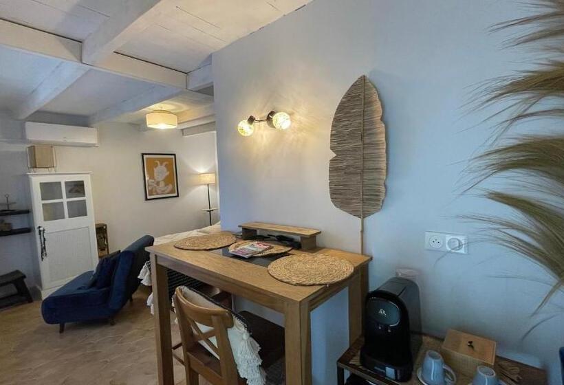 Номер Deluxe, Joli Mazet à Nîmes Idéalement Situé Entre La Garrigue Et La Ville