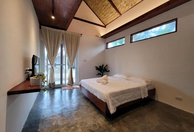 اتاق لوکس خانوادگی, Ikani Surf Resort
