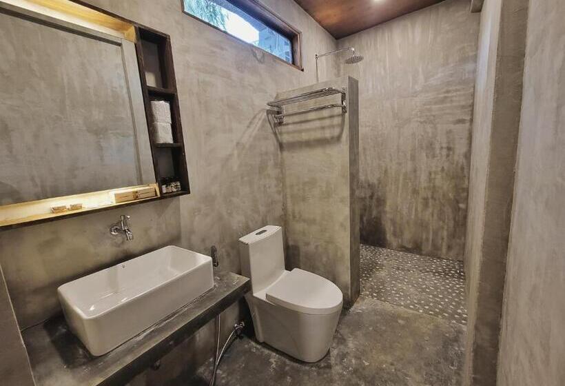 سوییت اجرایی, Ikani Surf Resort