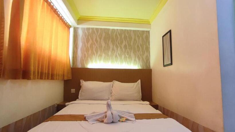 Номер Deluxe, Votel Hotel De Pratnya Kediri