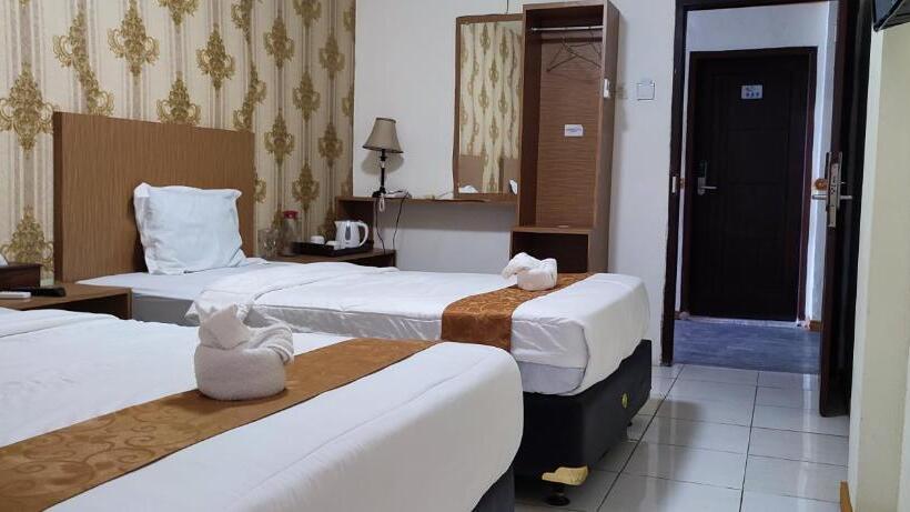 Номер Deluxe, Votel Hotel De Pratnya Kediri